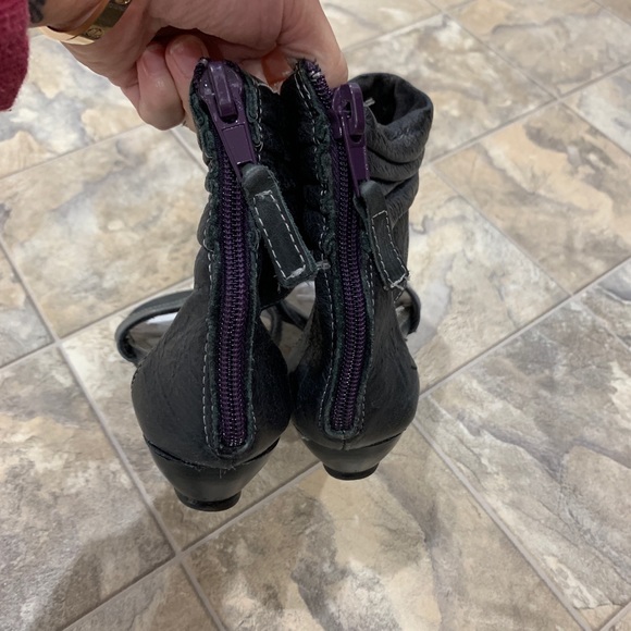 STEVE MADDEN Leather Sandals - Picture 8 of 14